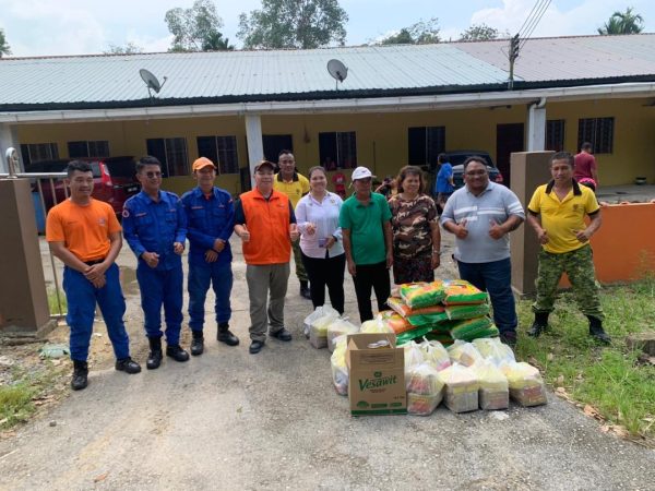 Penduduk Bukit Engkerbai, Lubok Bemban terima bantuan makanan