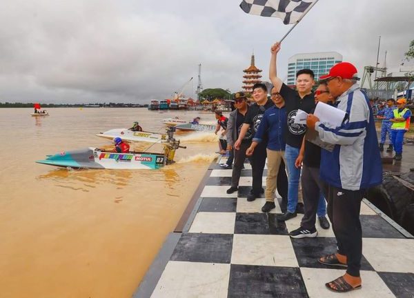 Hadiah lumayan menanti juara perlumbaan Sibu Power Boat