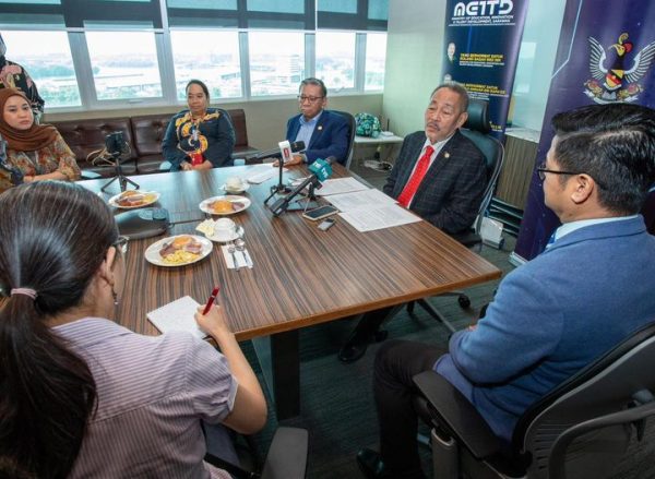 Debat Akhir Piala Premier, 8 November