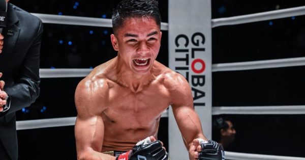 Hebat, Jojo tumbangkan peninju Mexico hanya 36 saat sahaja