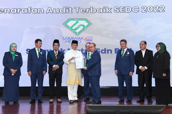 Menteri, Timbalan Menteri masih terikat Undang-undang lain