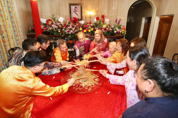 TYT, isteri adakan kunjungan Tahun Baharu Cina