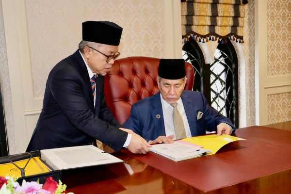 Dr Wan Junaidi diberi taklimat pentadbiran Astana