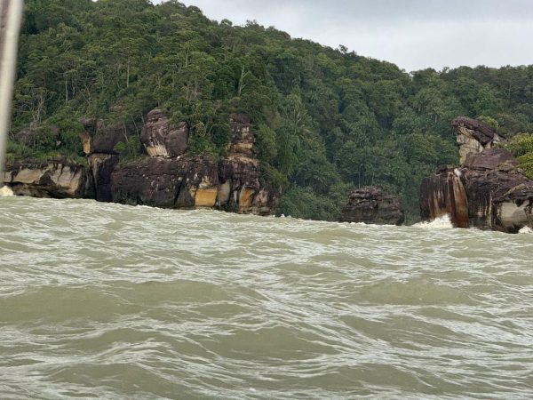 Runtuhan batu ikonik di Taman Negara Bako fenomena alam