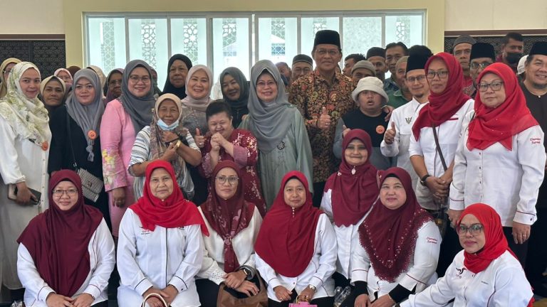 Penerima bantuan kebajikan terima sumbangan Sejambak Kasih Aidilfitri