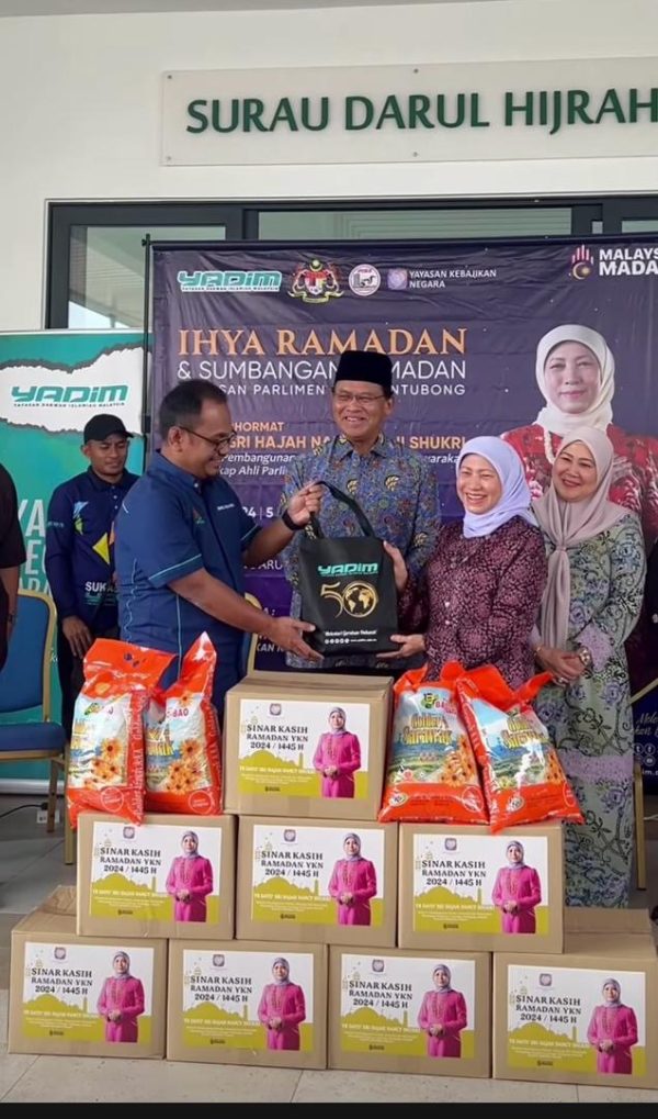 Golongan asnaf Parlimen Santubong terima bakul makanan