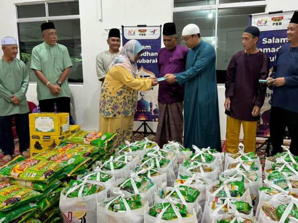 Asnaf Zon Sematan terima sumbangan