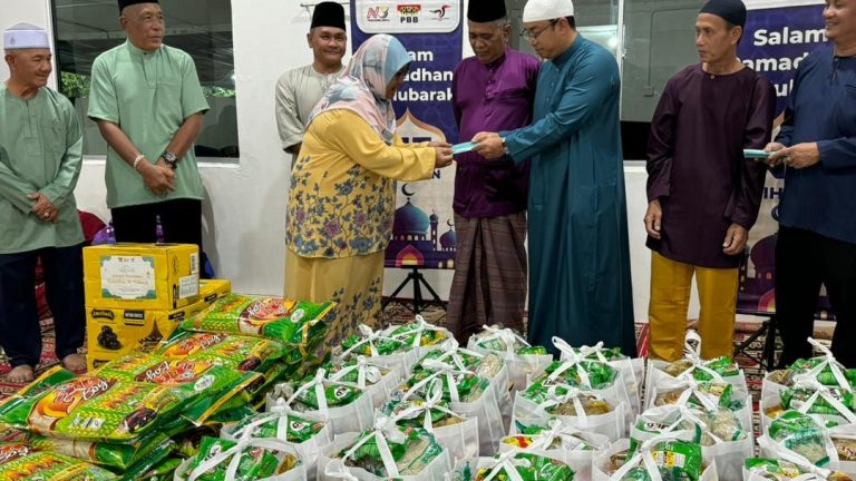 Asnaf Zon Sematan terima sumbangan