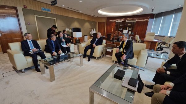 Tarik pelabur ke Sarawak