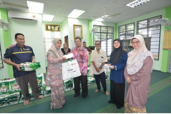 22 asnaf terima sumbangan bantuan UiTMCS