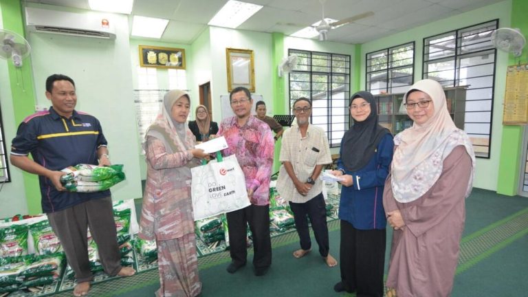 22 asnaf terima sumbangan bantuan UiTMCS