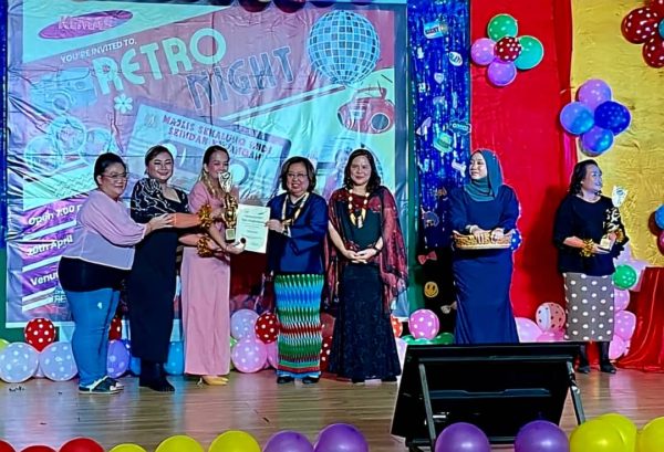 Sumbangan RM10,000 kepada Kelab KEMAS Lubok Antu