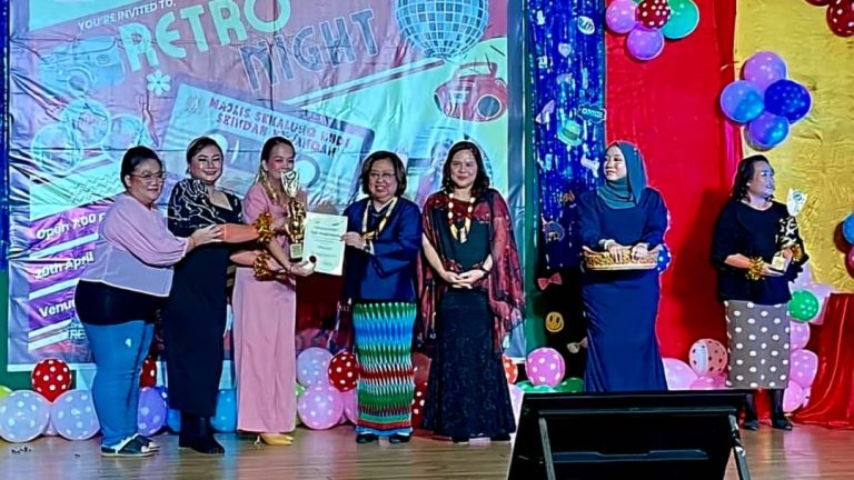 Sumbangan RM10,000 kepada Kelab KEMAS Lubok Antu