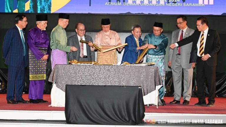 Sarawak kaji implikasi laksana terma baharu dalam perkhidmatan awam