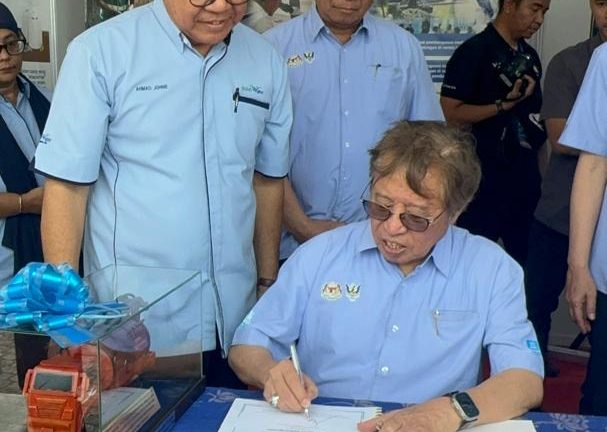 Cadangan syarat jadi penduduk tetap bakal jana ekonomi, pekerjaan – Abang Johari