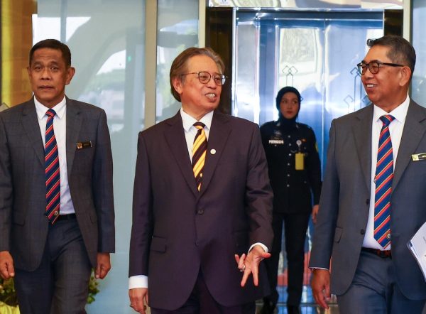 Hargai pengorbanan penjawat awam, Sarawak bakal laksana pelarasan gaji