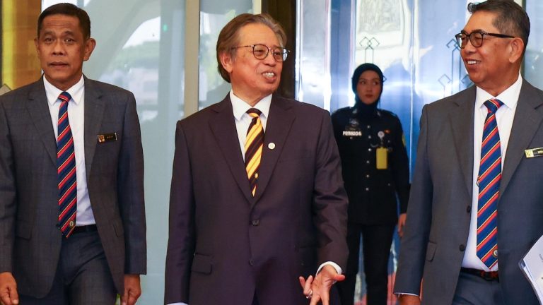 Hargai pengorbanan penjawat awam, Sarawak bakal laksana pelarasan gaji