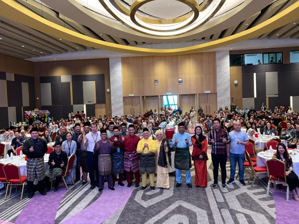 Kakitangan, pelajar UTS bantu komuniti, terapkan nilai perpaduan