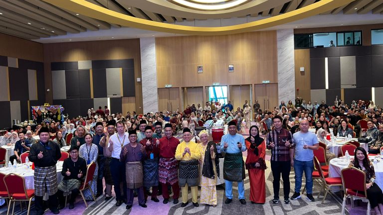 Kakitangan, pelajar UTS bantu komuniti, terapkan nilai perpaduan