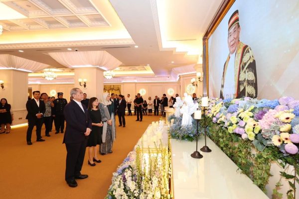 Dr. Wan Junaidi beri penghormatan terakhir kepada Mutang Tagal