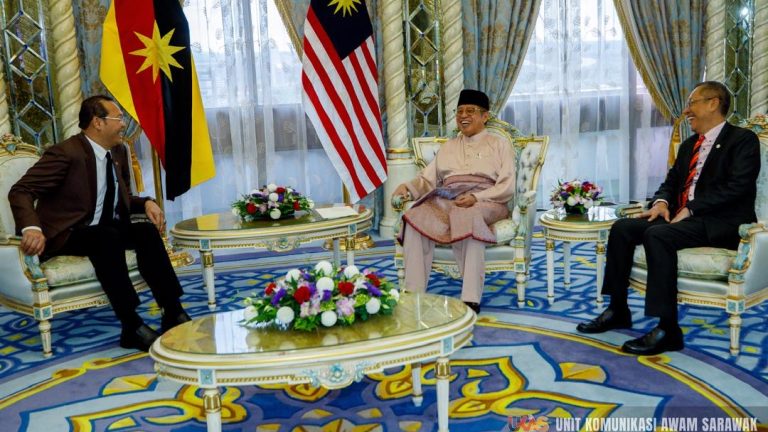 J-KOM, UKAS jalin kerjasama
