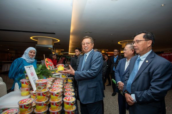 Sarawak perlukan dana besar pacu industri tananam padi