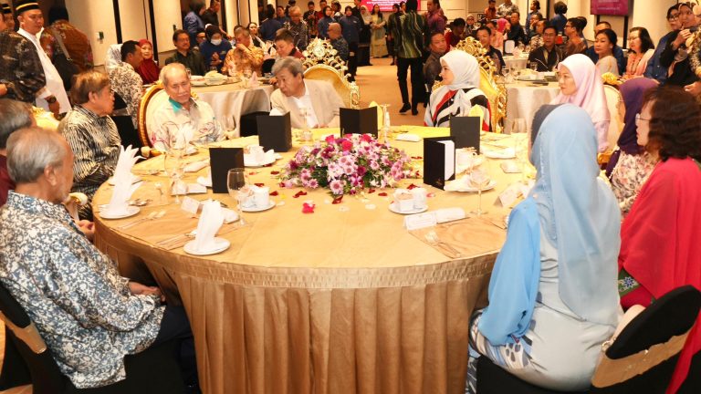 Sultan Selangor hadir santapan tengahari bersama TYT