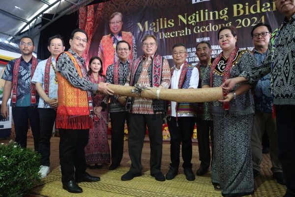 Kritikan tidak lemahkan semangat Abang Johari majukan Sarawak