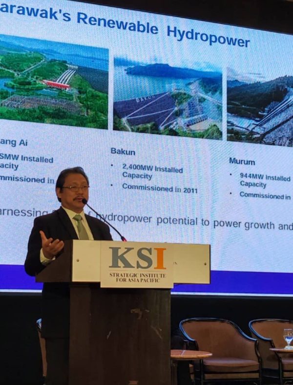 Sarawak giat laksana inisiatif pembangunan tenaga hidro,solar