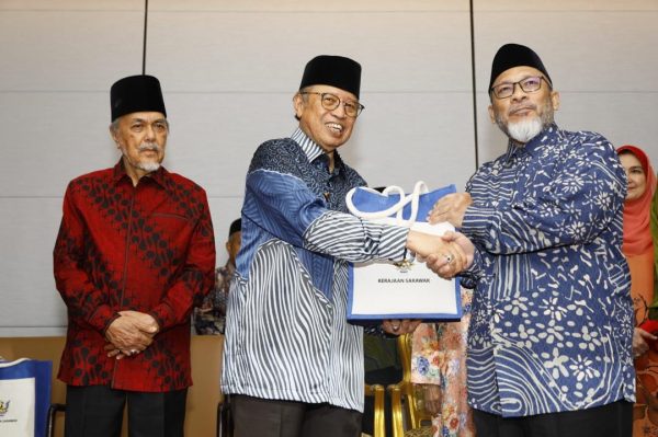 Adil kepada semua kaum – Premier