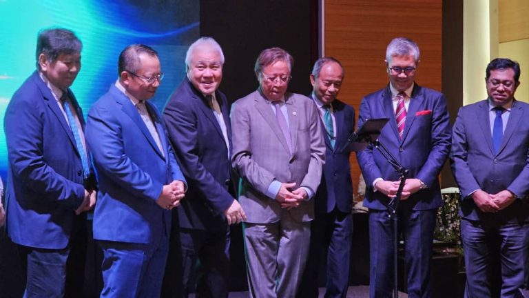 Sarawak sasarkan sebagai pusat kuasa tenaga hijau serantau – Awang Tengah