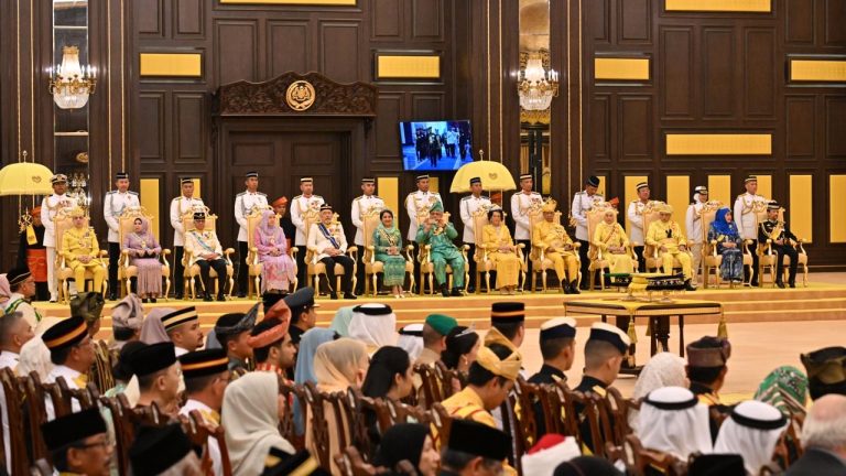 TYT Sarawak hadiri Istiadat Pertabalan Yang di-Pertuan Agong