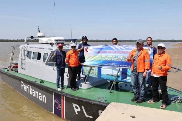 Tukun tiruan dilabuh di perairan Kabong bantu nelayan