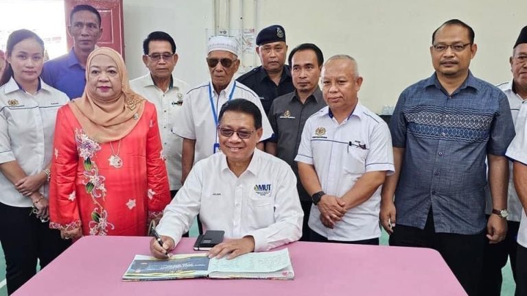 Dewan serbaguna SMK Sebuyau dibina baharu
