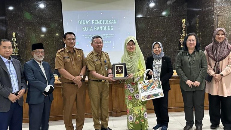 KWKKM timba ilmu di Bandung