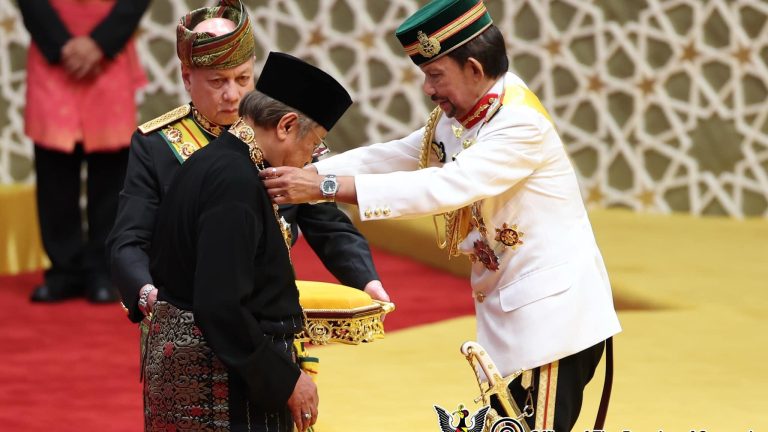 Premier Sarawak terima bintang kebesaran di Brunei