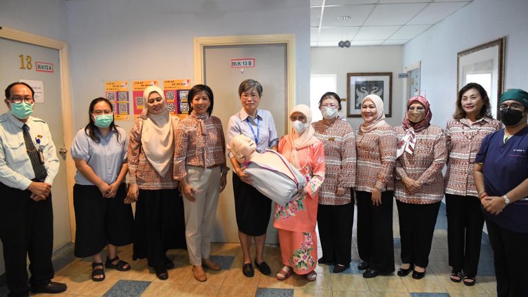 SABATI hulurkan sumbangan pada HUS