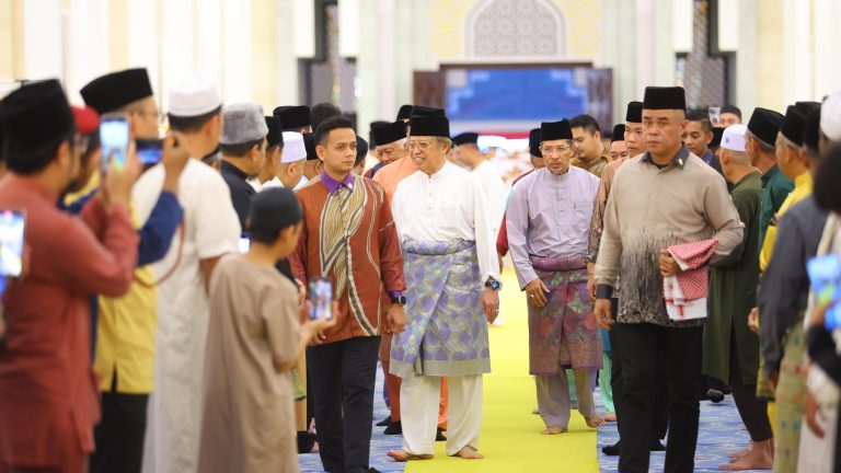 Abang Johari, Fadillah hadiri Majlis Doa Akhir Tahun