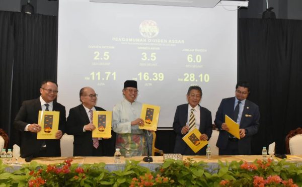 Sarawak menandatangani pengambilan rasmi bank perdagangan 19 Julai ini