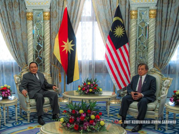 Awang Bemee kunjungi Premier Sarawak, rakam penghargaan