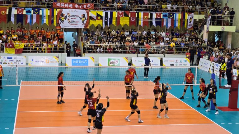 Pasukan bola tampar wanita Sarawak menang pingat emas