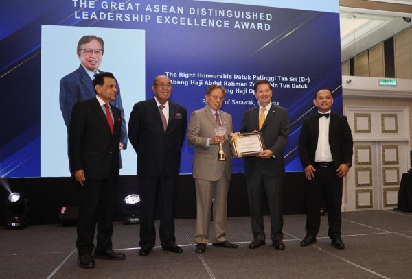 Premier Sarawak terima anugerah kepimpinan ASEAN