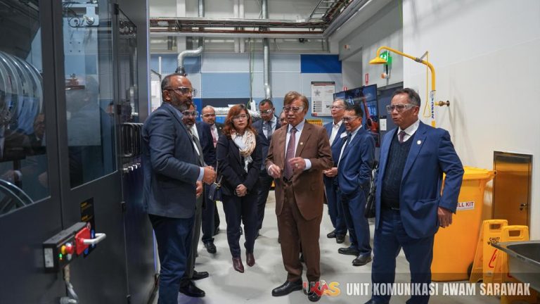 Universiti Teknologi Swinburne akan bina pusat R & D di Kampus Sarawak
