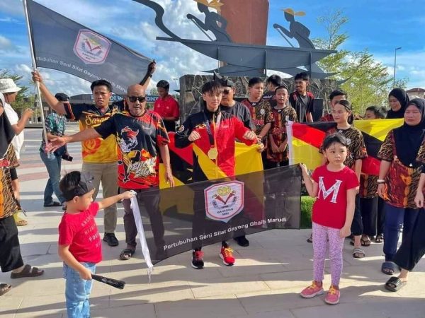 Anak kelahiran Marudi menang pingat emas SUKMA diarak keliling pekan
