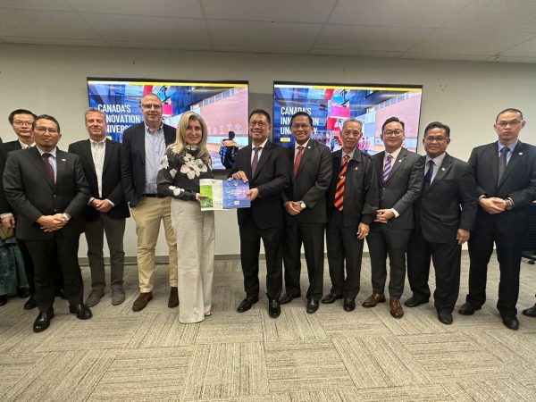 Kementerian Utiliti dan Telekomunikasi Sarawak, Universiti Waterloo bincang kerjasama dua hala