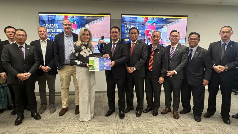 Kementerian Utiliti dan Telekomunikasi Sarawak, Universiti Waterloo bincang kerjasama dua hala