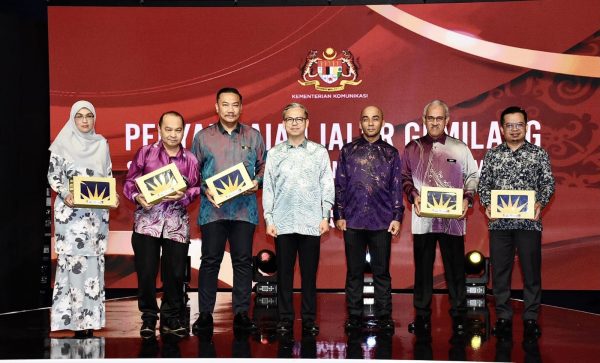 Platform media sosial akan dilesen