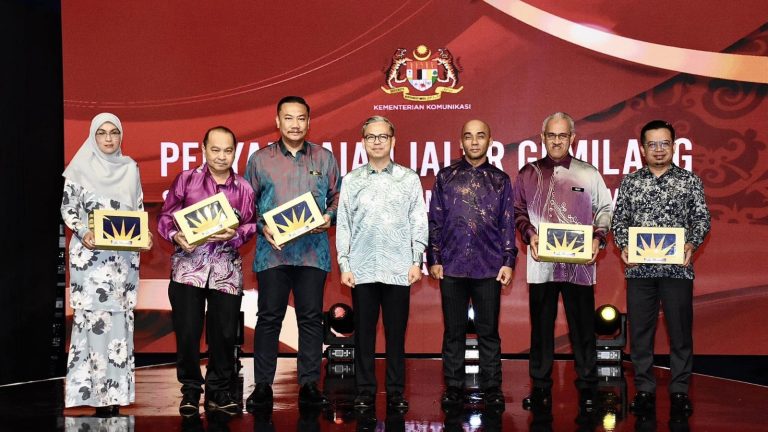 Platform media sosial akan dilesen