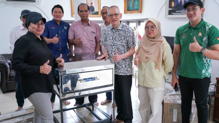 Tujuh usahawan DUN N8 Satok terima bantuan AFF Kerajaan Sarawak
