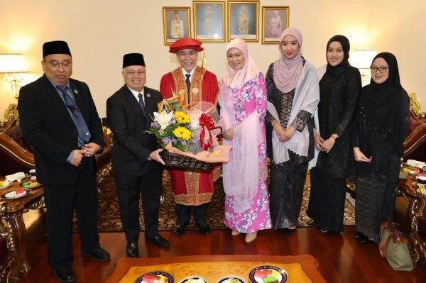 Sumbangan Dr Wan Junaidi diabadi dalam biografi khas